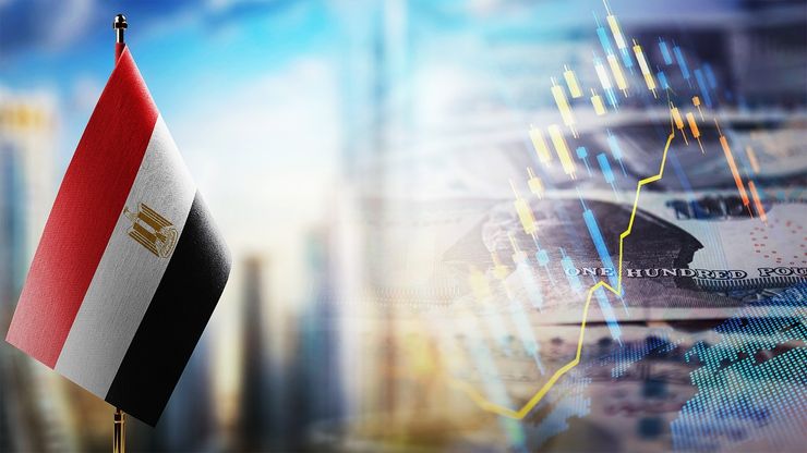 الجنيه المصري يسترد ثقته.. وأرامكو تدرس بيع أصول بمليارات