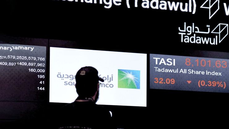 تماسك "تاسي" عند 10500 نقطة.. والفضة ترتفع بـ140% في 2025