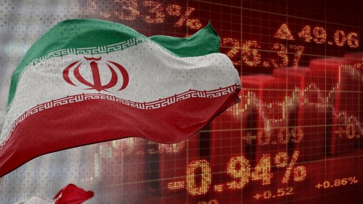 تضخم قياسي وانهيار العملة يعيدان شبح الاحتجاجات لشوارع إيران