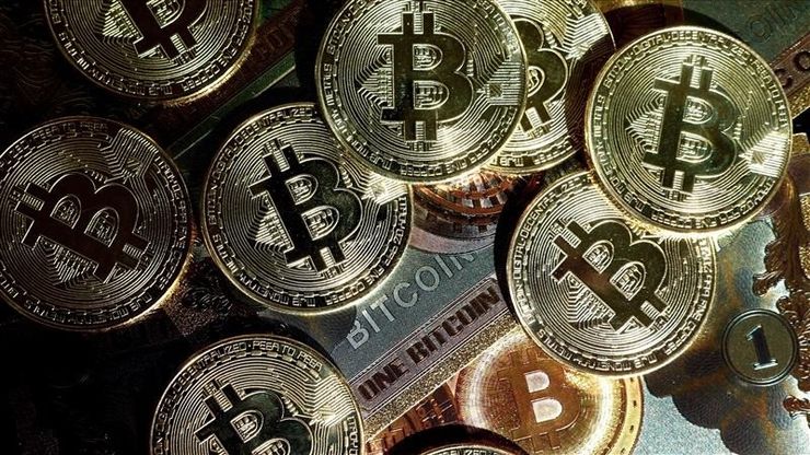 بتكوين تتماسك.. ومؤشرات الخليج تتباين في جلسة حذرة