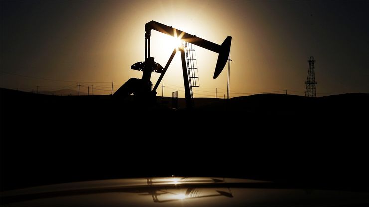 برنت يستقر دون 65 دولارا.. والذهب يواصل تسجيل قمم تاريخية