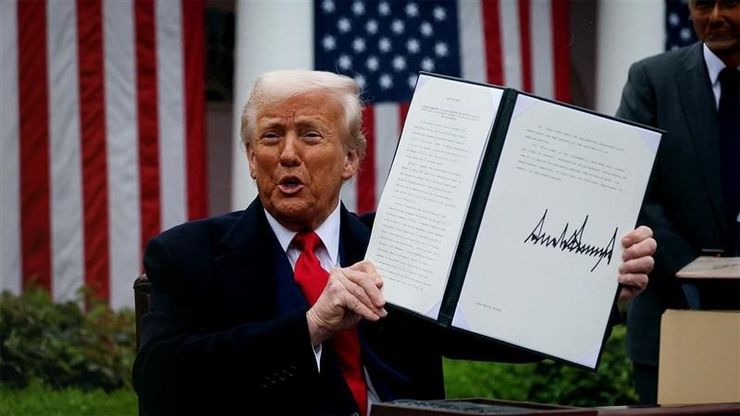 إبطال رسوم ترمب الجمركية.. والذهب فوق 5000 دولار للأونصة