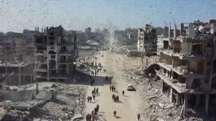 من تحت الركام.. سكان غزة يستخرجون الحديد لإعادة البناء