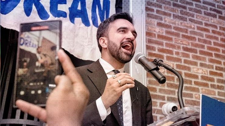 زهران ممداني.. مسلم يقود سباق عمدة نيويورك بعد عقدين من "الإسلاموفوبيا"