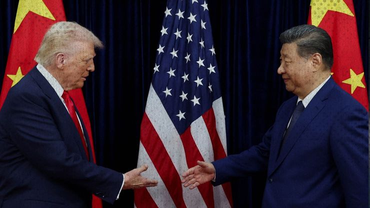 ضوء أخضر من ترمب لتصدير رقائق متقدمة للصين.. وفائض تجاري صيني قياسي