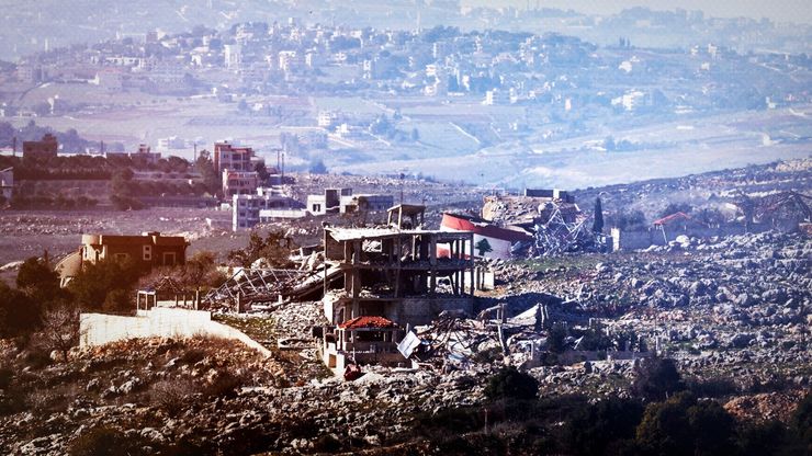 لبنان تحت القصف الإسرائيلي.. والملاحة في مضيق هرمز "شبه متوقفة"