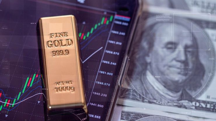 الذهب يتراجع مع قوة الدولار.. وترقب لعودة إمدادات الغاز