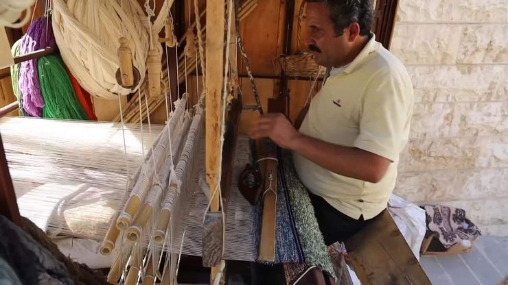 العم أبو الورد: رمز النسيج التقليدي في سوريا