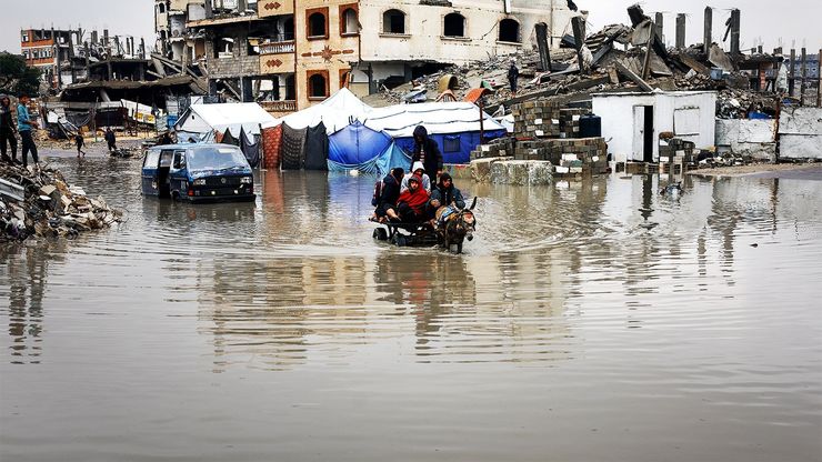 20 وفاة في غزة بسبب المنخفض الجوي.. وقمة برلين تبحث وقف حرب أوكرانيا