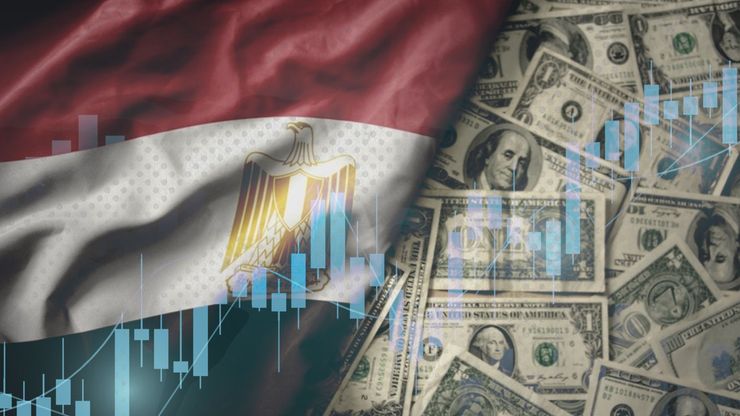 مصر تواجه ضغوط الدولار.. وتهديدات ترمب تدفع النفط للصعود