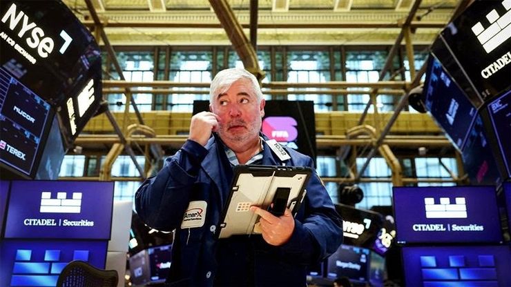 الأسواق الأميركية تتعرض لضغوط بيع.. والنفط يصعد إلى 90 دولارا