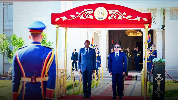 مصر تحذر من "خطوطها الحمراء" في السودان.. وباريس تبحث دعم الجيش اللبناني