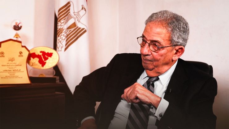 عمرو موسى يفتح خزائن الذاكرة السياسية