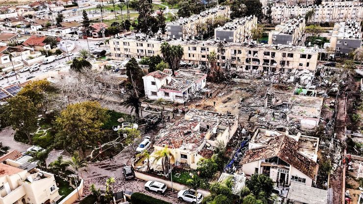 ليلة صاروخية تربك الداخل الإسرائيلي.. والحرب تمدد كلفة الطاقة لأشهر