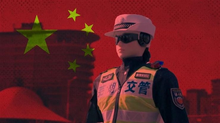 الصين تختبر روبوتات المرور ضمن رؤية المدن الذكية