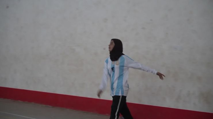 فتاة عدن تغيّر قواعد اللعبة