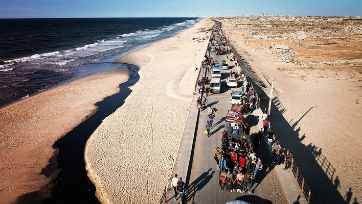 النازحون يعودون وإسرائيل تنسحب جزئيا من غزة.. والمغرب يعلق مظاهراته