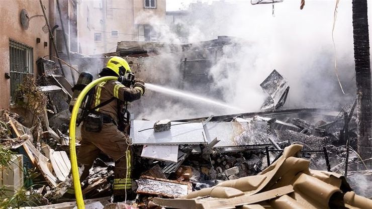 حرب إيران.. بين الهجمات العسكرية والمفاوضات الدبلوماسية