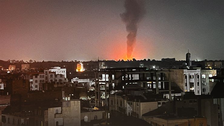 إسرائيل تقصف ميناءين باليمن.. وتحذيرات أممية من خطر المجاعة في غزة