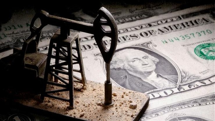 النفط يقفز لأعلى مستوى منذ 3 أسابيع.. والعملات تتراجع