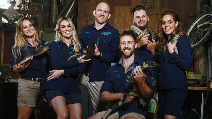 مروضو الثعابين.. مطاردة مميتة