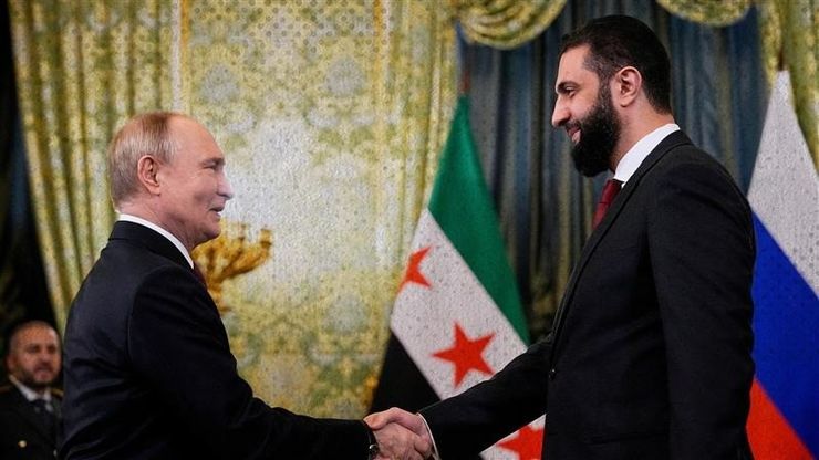 هل تعيد زيارة الشرع إلى موسكو صياغة النفوذ الروسي بسوريا؟
