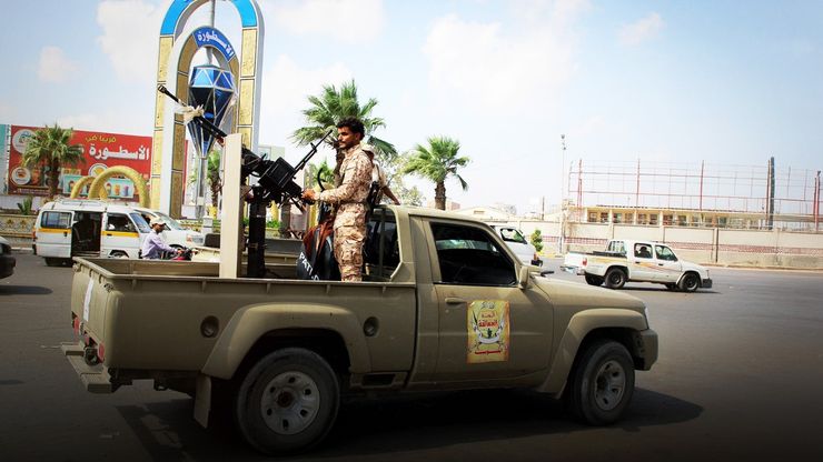 عدن تشدد إجراءاتها الأمنية.. وأميركا: سنتحكم بنفط فنزويلا