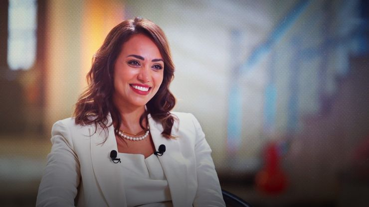 سارة حسني.. مسيرة ملهمة وعلاقات إنسانية فارقة