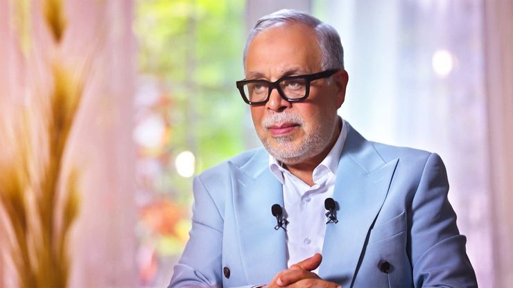 من مقاعد تجارة إلى قمة المسرح والنقابة.. رحلة أشرف زكي في ضيفي