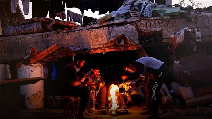 الشتاء القارس يضاعف معاناة النازحين في غزة