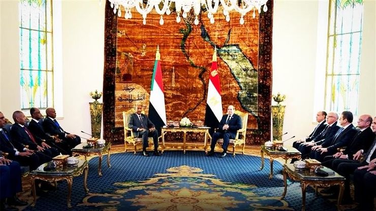 مصر تعلن "خطوطها الحمراء" بالسودان. وترقب لـ"مرحلة جديدة" من اتفاق غزة