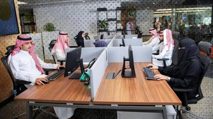 السعودية تعدل بعض بنود نظام العمل.. و"المملكة القابضة" تقفز 112%