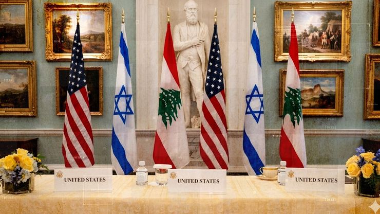 لبنان وإسرائيل يتفاوضان.. هل يقترب الهدوء؟