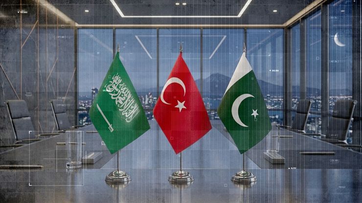 "التحالف البحري الدفاعي" يعزز أمن الملاحة.. وأزمة حبوب بسبب هجمات البحر الأسود