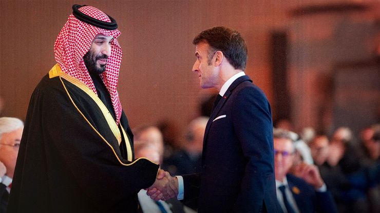 ولي العهد السعودي يزور فرنسا.. والعراق يتمسك بالحوار لحصر السلاح