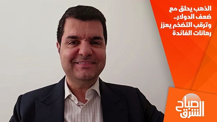 الذهب يحلق مع ضعف الدولار.. وترقب التضخم يعزز رهانات الفائدة