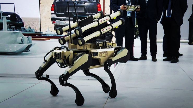 إيديكس 2025.. روبوت صيني يخطف الأنظار في المعرض