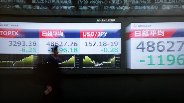 ضغوط على أسواق آسيا.. واليابان تكشف عن أكبر خطة إنفاق منذ 2020