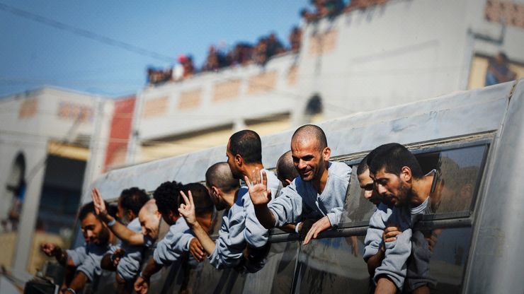 أسرى فلسطينيون لـ"الشرق": تعرضنا للتعذيب في سجون إسرائيل