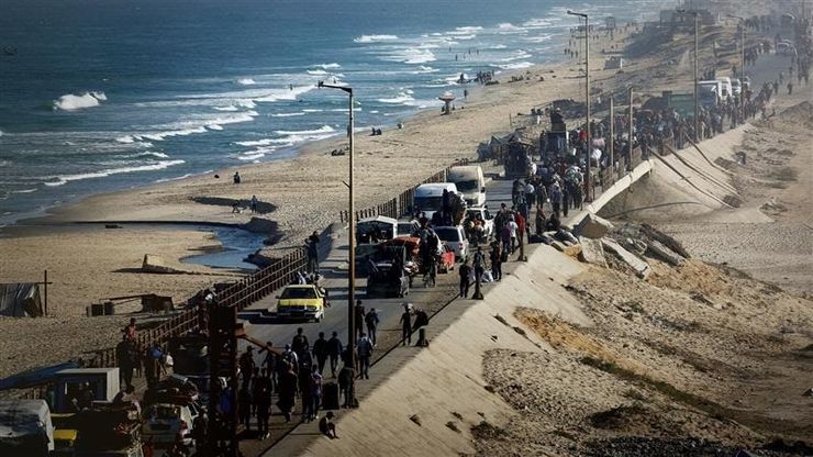 عودة مئات الآلاف من النازحين إلى مدينة غزة.. وترمب يخطط لقمة في مصر