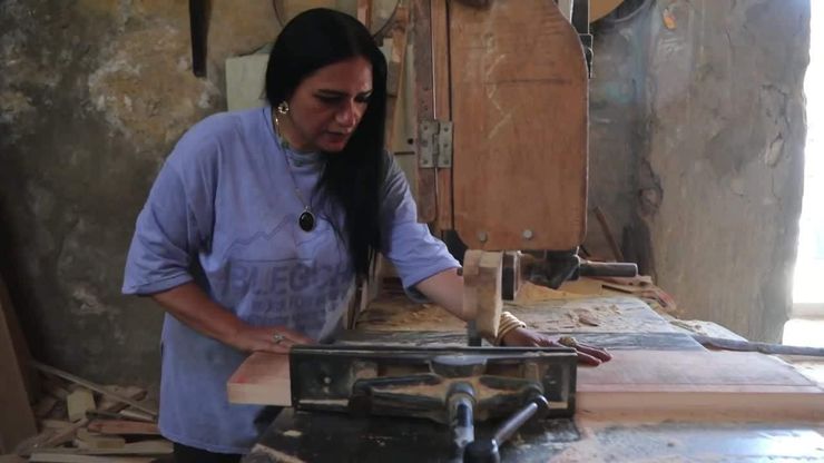 سيدة النجارة