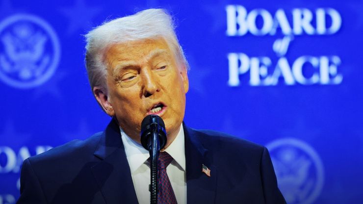 ترمب ينتقد أوروبا.. ومجلس سلام غزة يتوسع عربيا