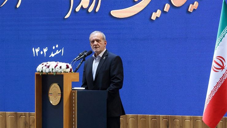 إيران.. انتقادات لبزشكيان