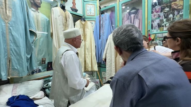 طاهر الشلبي: صانع "الجبة التونسية" وحافظ التراث