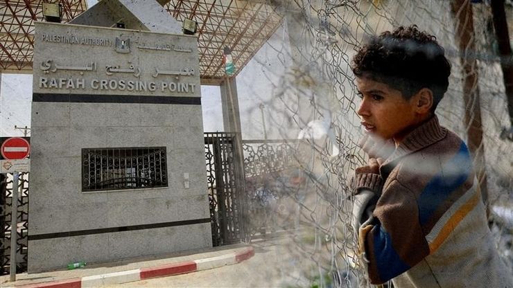 معبر رفح يفتح جزئيا.. ومفاوضات أميركا وإيران تلوح في الأفق