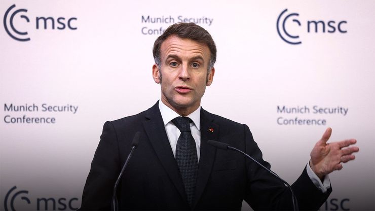 ماكرون يدعو لضبط الفضاء الرقمي دفاعا عن الديمقراطية