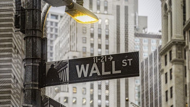 وول ستريت تراهن على التهدئة رغم استمرار التصعيد