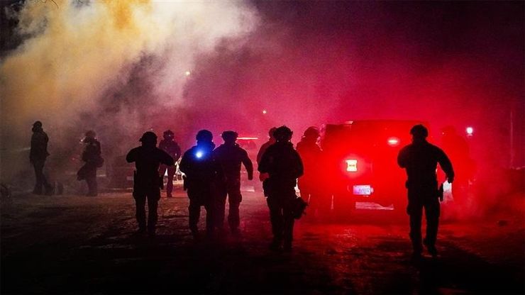 رصاصة تشعل الانقسام.. وأزمة ثقة تعود في أميركا