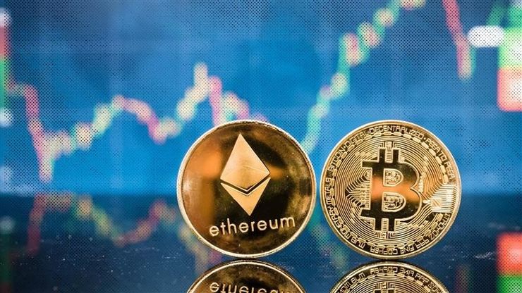 السوق الرقمي ينتعش.. وصناعة الشرائح توازن بين التجارة والقيود