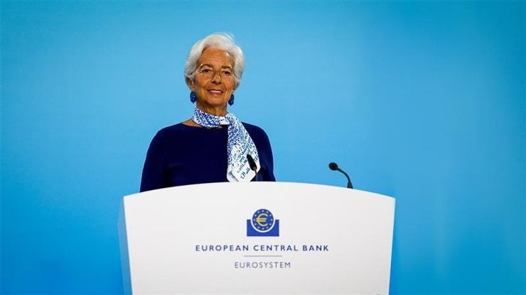 "التضخم والإنفاق الدفاعي واليورو الرقمي".. لاجارد تفسر أسباب تثبيت الفائدة